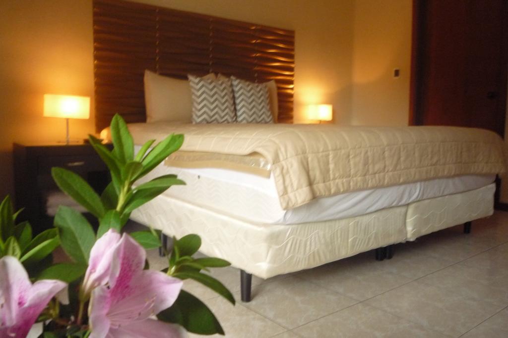 Hotel Boutique Valverde Cumbres De La Escalon Mejicanos Ruang foto