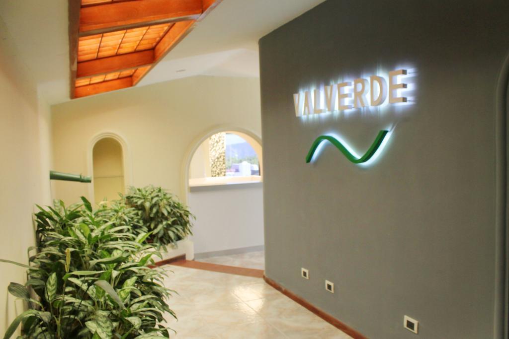 Hotel Boutique Valverde Cumbres De La Escalon Mejicanos Bagian luar foto